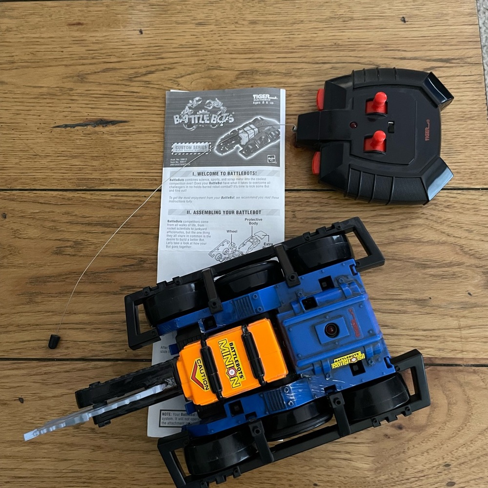 Blast to the Past! Vintage Battle Bot - Minion - works great!